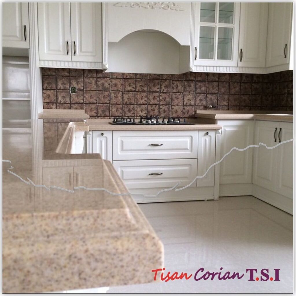 تصویر کابینت آشپزخانه طراحی شده با سنگ کورین تیسان
