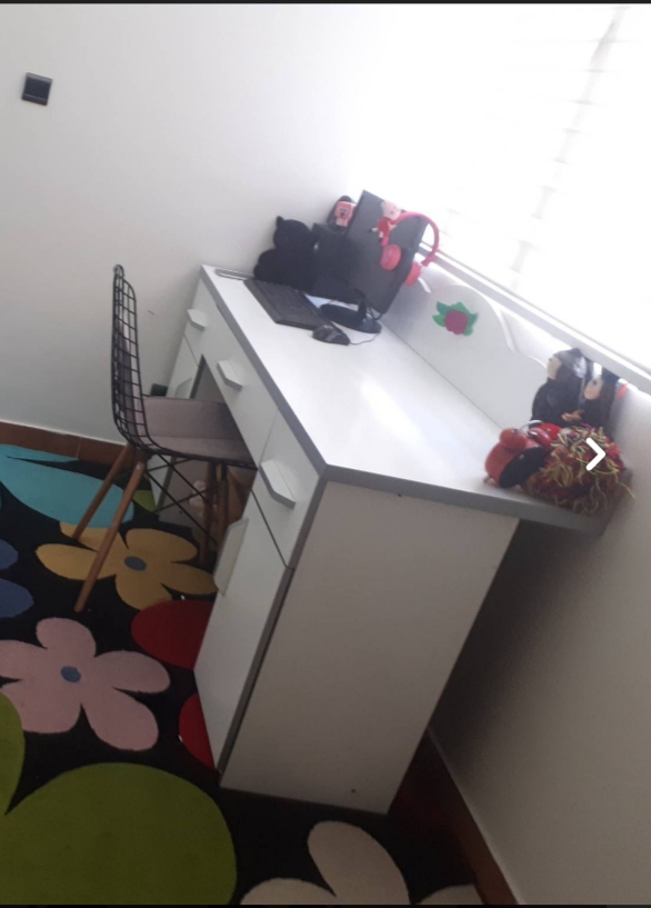 میز تحریر بزرگ و جادار