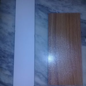 مقداری پرتی و تیکه نیم تیکه چوب MDFصابونی سفیدو رنگی بفروش میرسد.